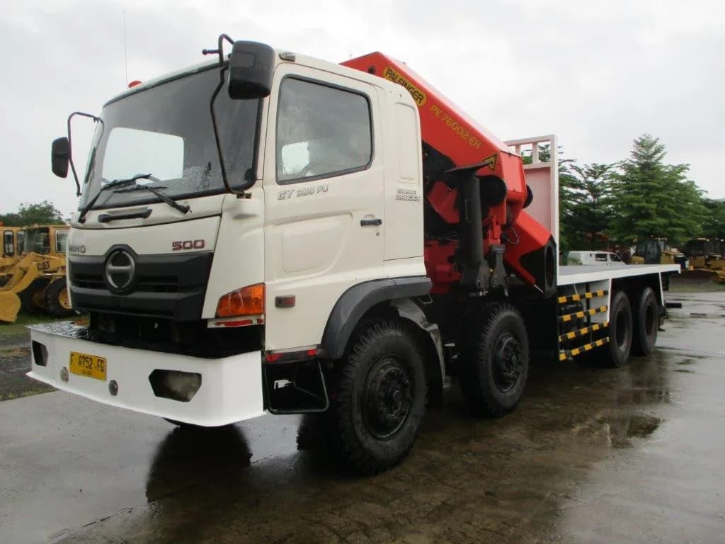 Hino Trinton Crane 20 ton